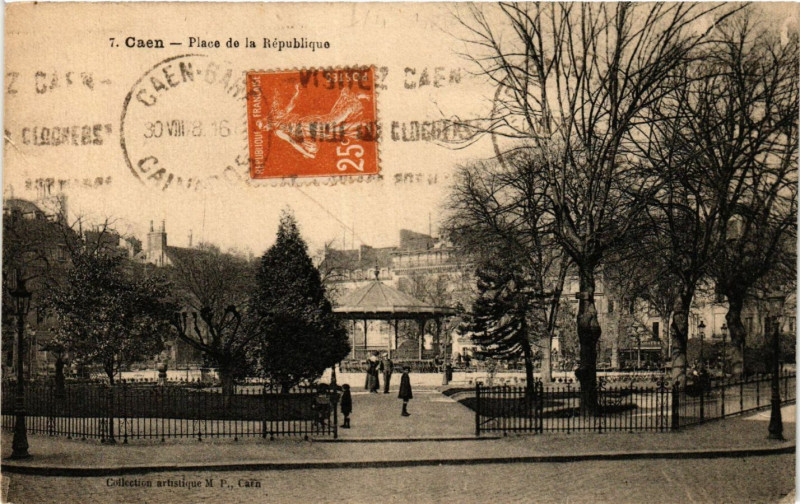 Carte postale ancienne Caen - Place de la République à Caen