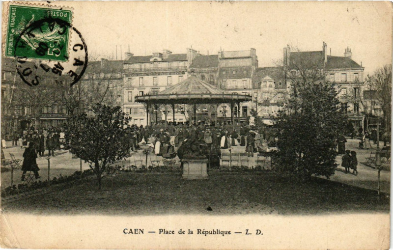 Carte postale ancienne Caen - Place de la République à Caen