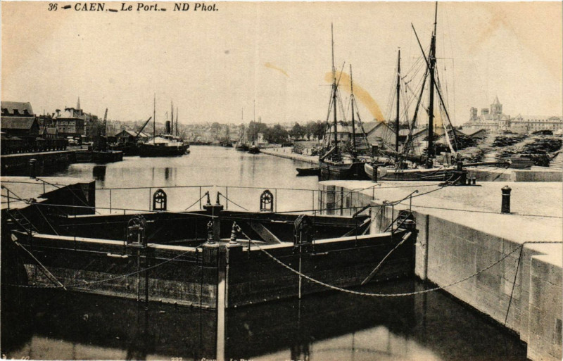 Carte postale ancienne Caen - Le Port à Caen