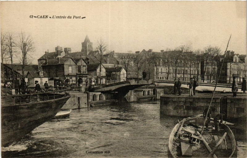 Carte postale ancienne Caen - L'entrée du Port à Caen