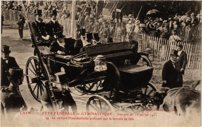 Carte postale ancienne Caen - Féte Féderale de Gymnastique-La voiture Présidentielle à Caen