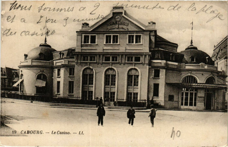 Carte postale ancienne Cabourg - Le Casino à Cabourg