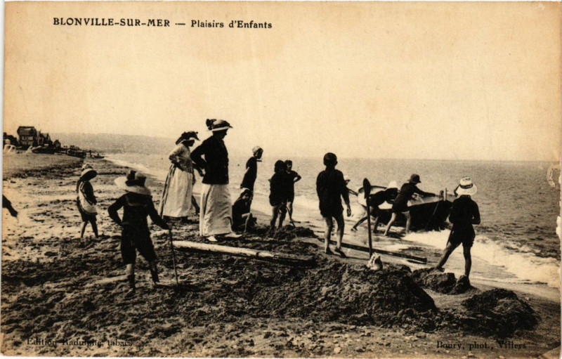 Carte postale ancienne Blonville-sur-Mer - Plaisirs d'Enfants à Blonville-sur-Mer