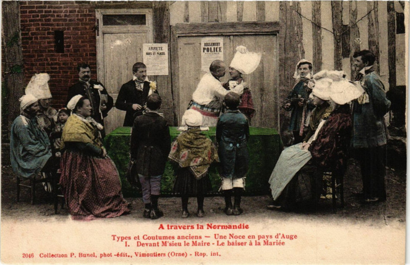 Carte postale ancienne A travers la Normandie Types et Coutumes anciens