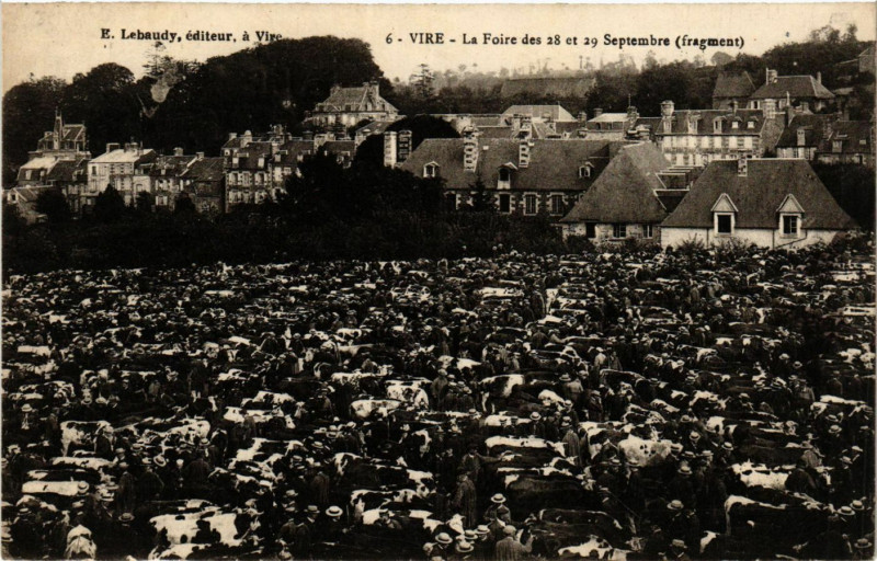 Carte postale ancienne Vire - La Foire des 28 et 29 Septembre