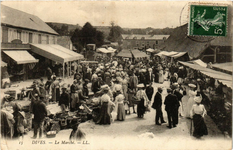 Carte postale ancienne Dives - Le Marché
