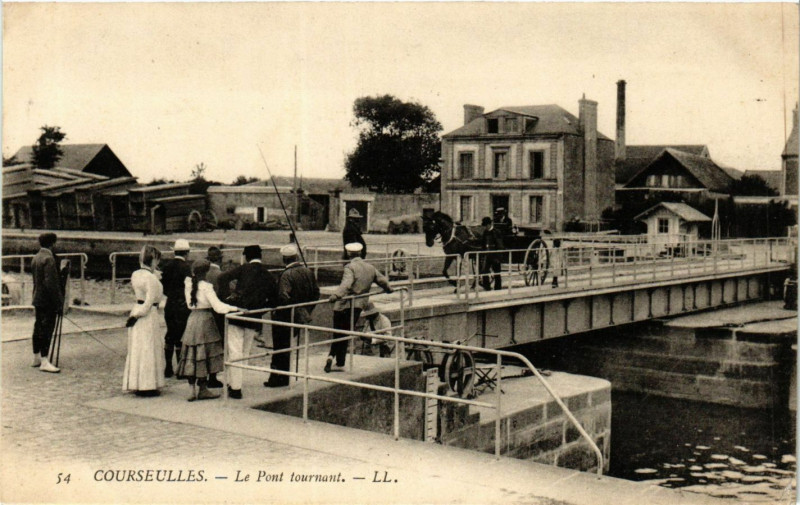 Carte postale ancienne Courseulles - Le Pont tourmant
