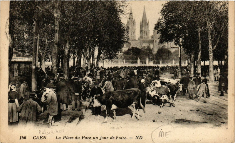 Carte postale ancienne Caen - La Place du Parc un jour de Foire à Caen