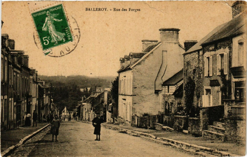 Carte postale ancienne Balleroy - Rue des Forges