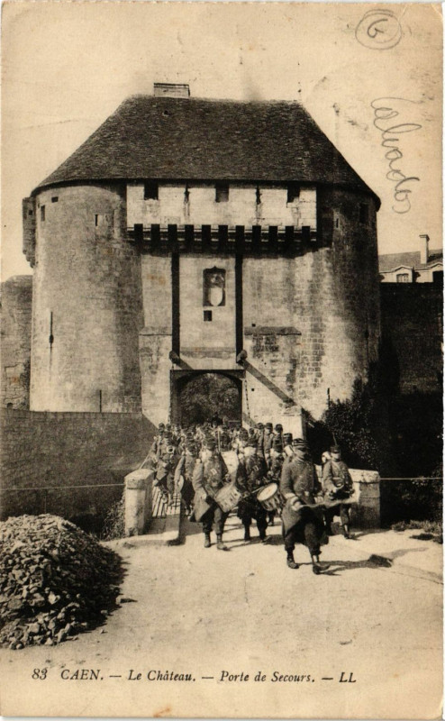 Carte postale ancienne Caen - Le Chateau - Porte de Secours à Caen
