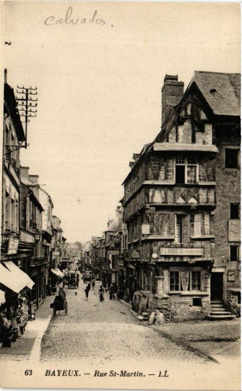 Carte postale ancienne Bayeux - Rue Saint-Martin à Bayeux