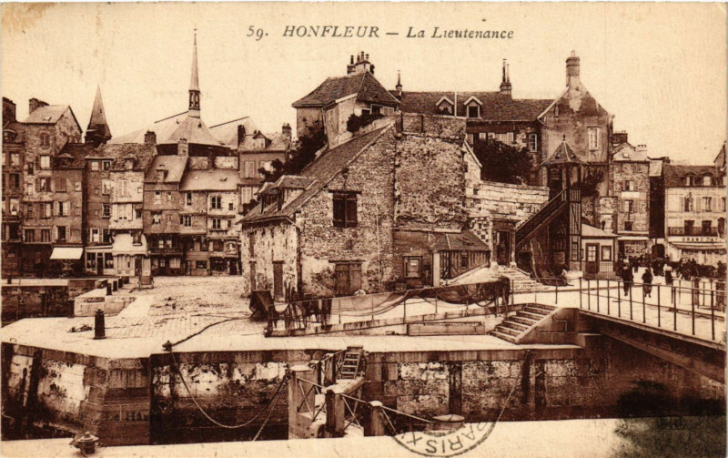 Carte postale ancienne Honfleur - La Liutenance à Honfleur