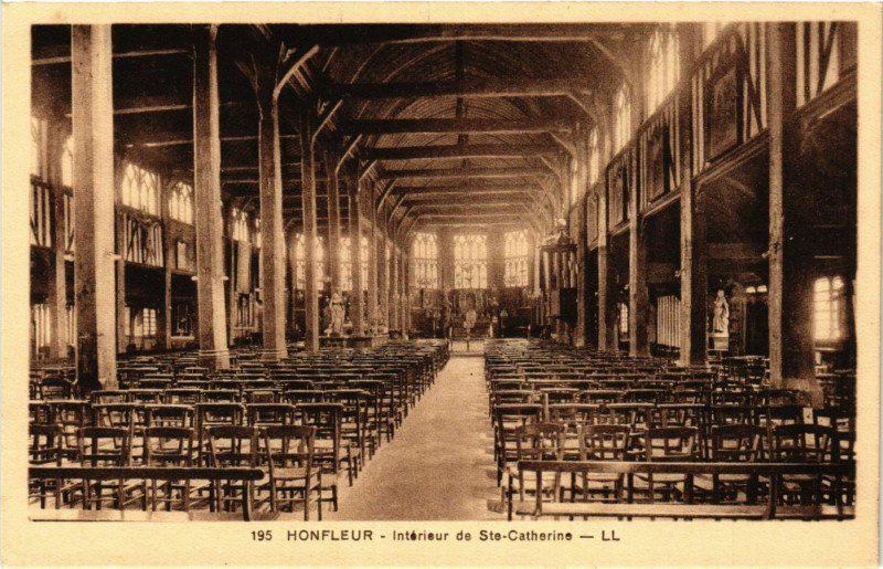 Carte postale ancienne Honfleur - Interieur de Sainte-Catherine à Honfleur