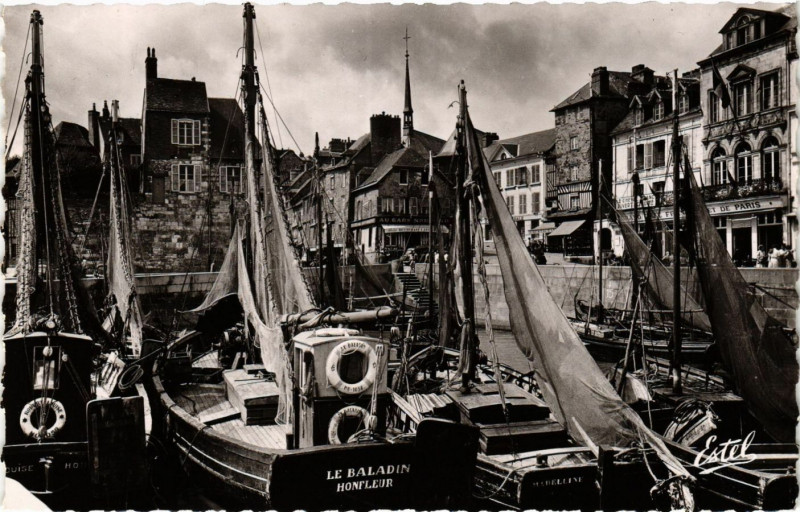 Carte postale ancienne Honfleur - Bateaux de Peche à Honfleur