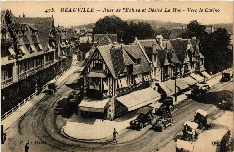 Carte postale ancienne Deauville - Rues de l'Ecluse et Desire Le Hoc - Vers le Casino à Deauville