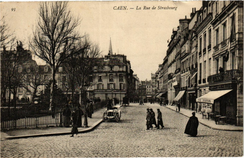 Carte postale ancienne Caen - La Rue de Strasbourg à Caen