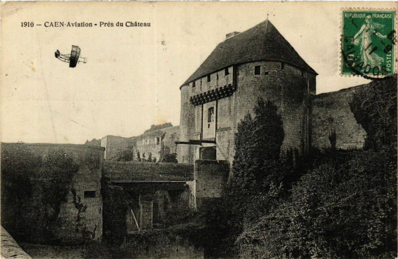 Carte postale ancienne Caen - Aviation - pres du Chateau à Caen