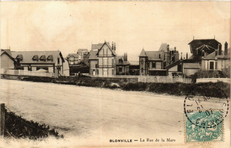 Carte postale ancienne Blonville - La Rue de la Mare