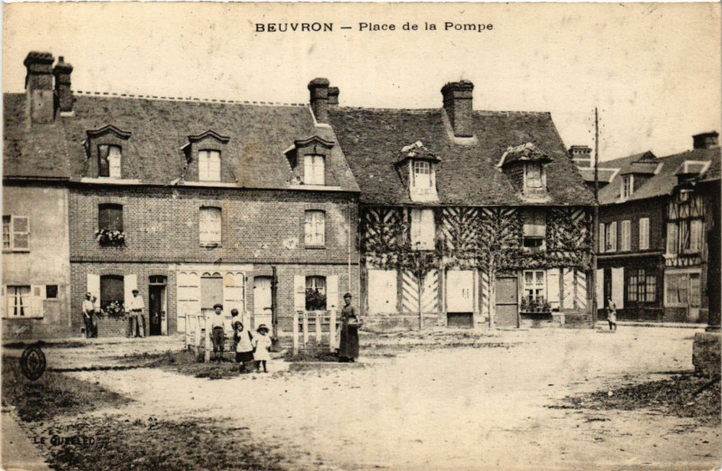 Carte postale ancienne Beuvron - Place de la Pompe