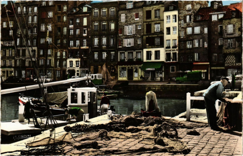Carte postale ancienne Honfleur - Le Quai Sainte-Catherine et le coin des pecheurs à Honfleur