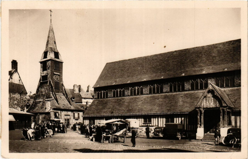 Carte postale ancienne Honfleur - Le Marché Place de l'Eglise Sainte-Catherine à Honfleur