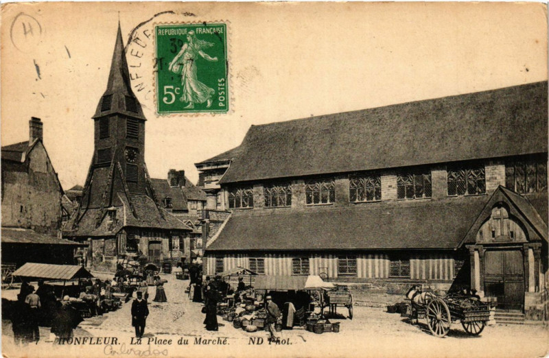 Carte postale ancienne Honfleur - La Place du Marché à Honfleur