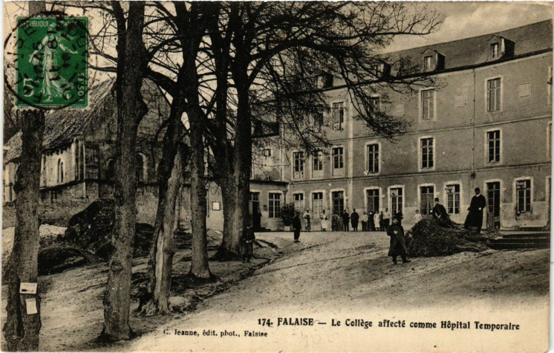 Carte postale ancienne Falaise - Le College affecté comme Hopital Temporaire à Falaise