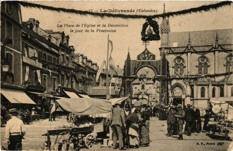 Carte postale ancienne La Delivrande - La Place de l'Eglise