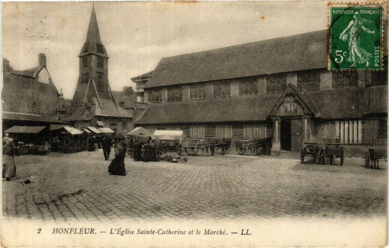 Carte postale ancienne Honfleur - L'Eglise Sainte-Catherine et le Marché à Honfleur