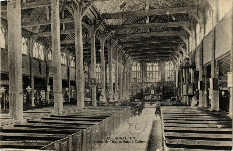 Carte postale ancienne Honfleur - Interieur de l'Eglise Sainte-Catherine à Honfleur