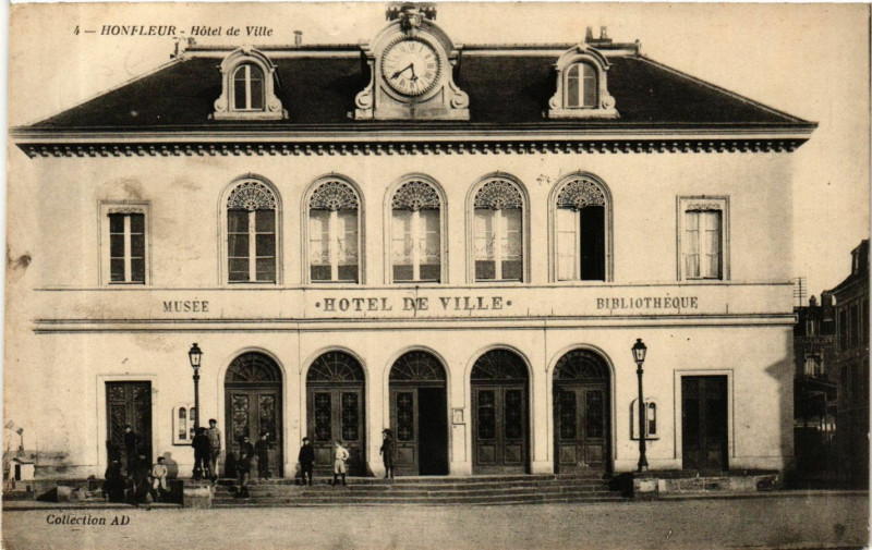 Carte postale ancienne Honfleur - Hotel de Ville à Honfleur