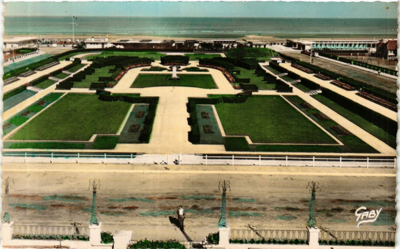 Carte postale ancienne Deauville - La Plage Fleurie - Les Jardins à Deauville