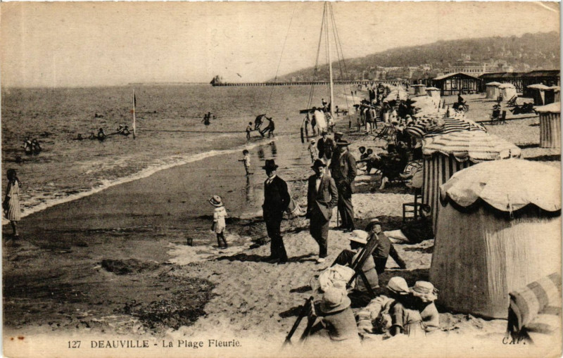 Carte postale ancienne Deauville - La Plage Fleurie à Deauville