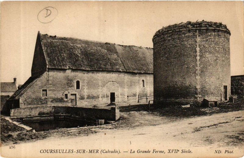 Carte postale ancienne Courseulles-sur-Mer - La Grande Ferme à Courseulles-sur-Mer