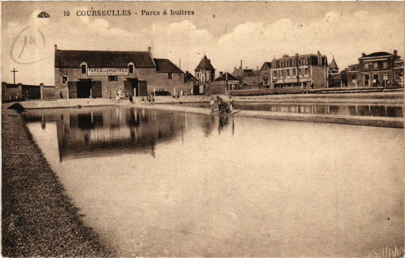 Carte postale ancienne Courseulles - Parcs a huitres