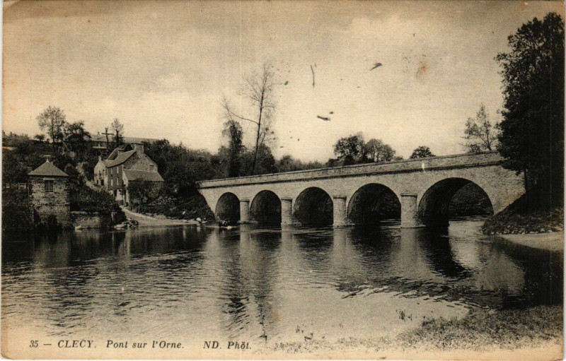 Carte postale ancienne Clecy - Pont sur l'Orne à Clécy
