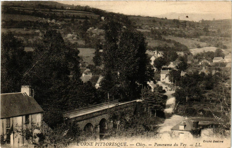 Carte postale ancienne Clecy - Panorama du Vey à Clécy