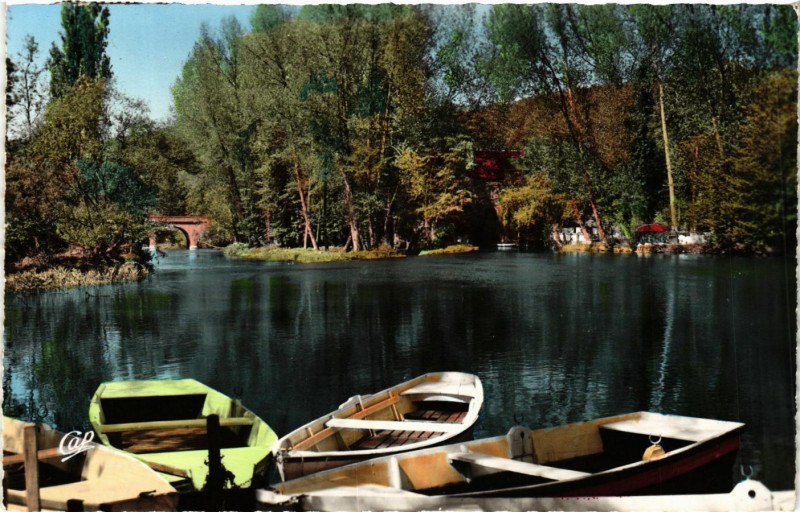 Carte postale ancienne Clecy - Au Fil de l'Eau - Les Bords de L'Orne à Clécy