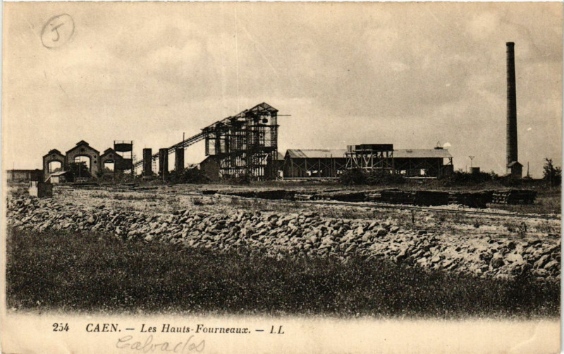 Carte postale ancienne Caen - Les Hauts Fourneaux à Caen