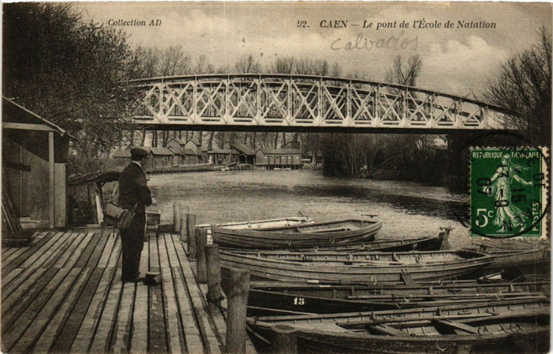 Carte postale ancienne Caen - Le pont de l'Ecole de Natation à Caen