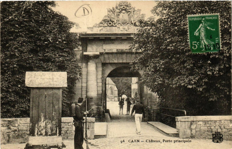 Carte postale ancienne Caen - Chateau - Porte principale à Caen
