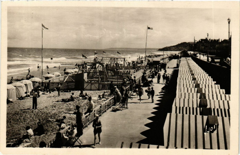 Carte postale ancienne Cabourg - La plage a marée haute à Cabourg