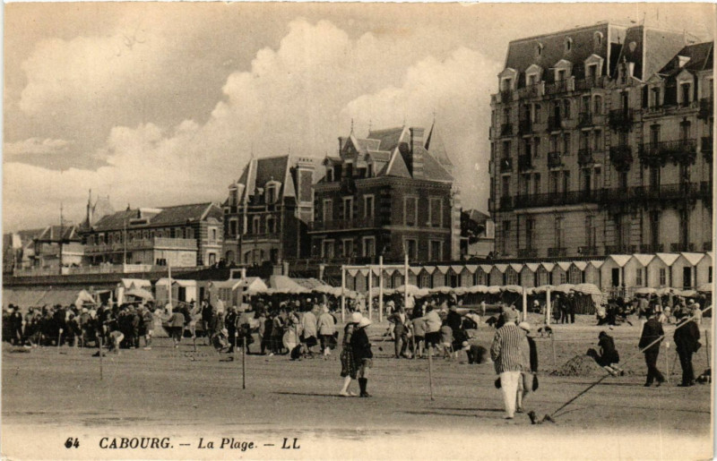 Carte postale ancienne Cabourg - La Plage à Cabourg