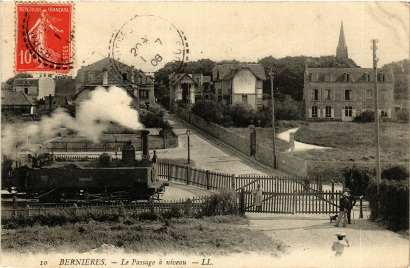 Carte postale ancienne Bernieres - Le Passage a niveau