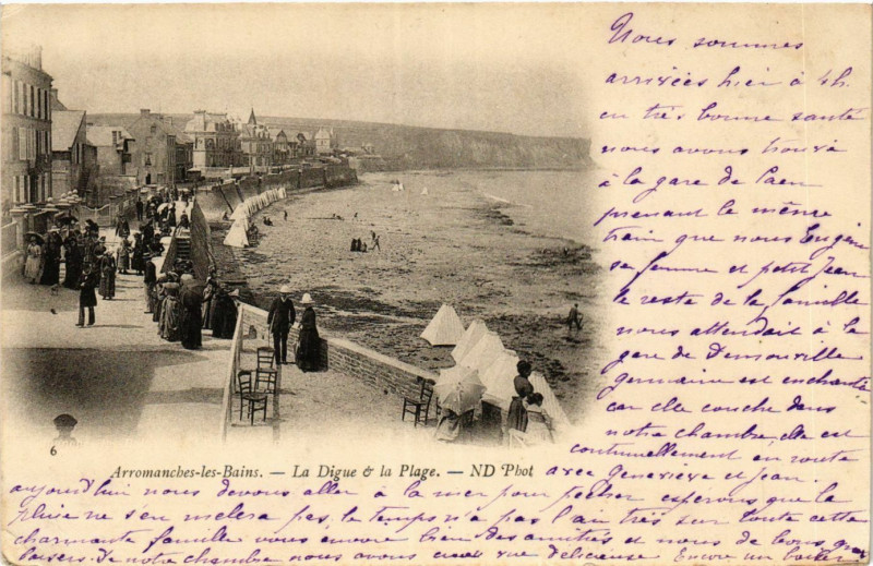 Carte postale ancienne Arromanches-les-Bains - La Digue - La Plage à Arromanches-les-Bains