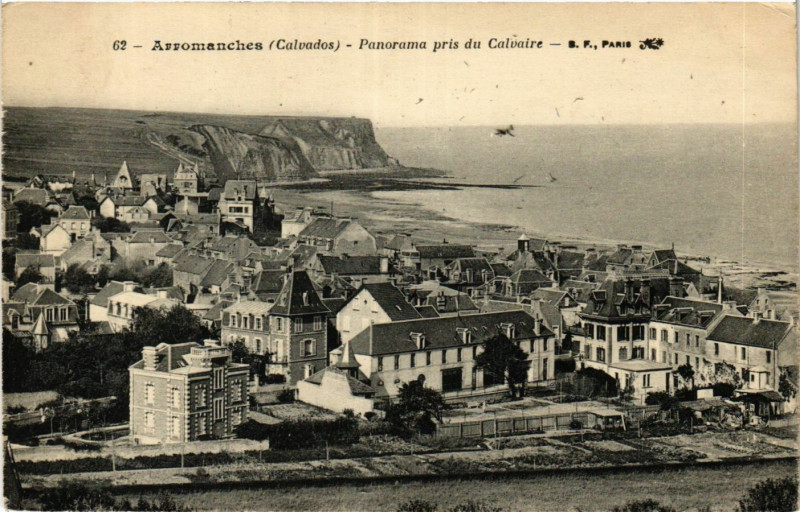 Carte postale ancienne Arromanches - Panorama pris du Calvaire