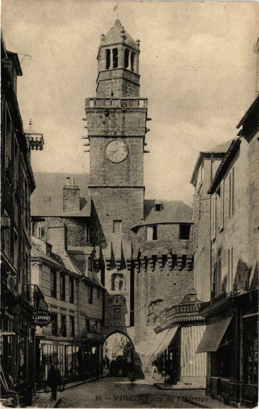 Carte postale ancienne Vire - Porte de l'Horloge
