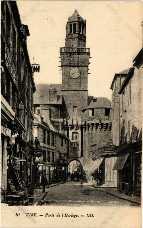 Carte postale ancienne Vire - Porte de l'Horloge