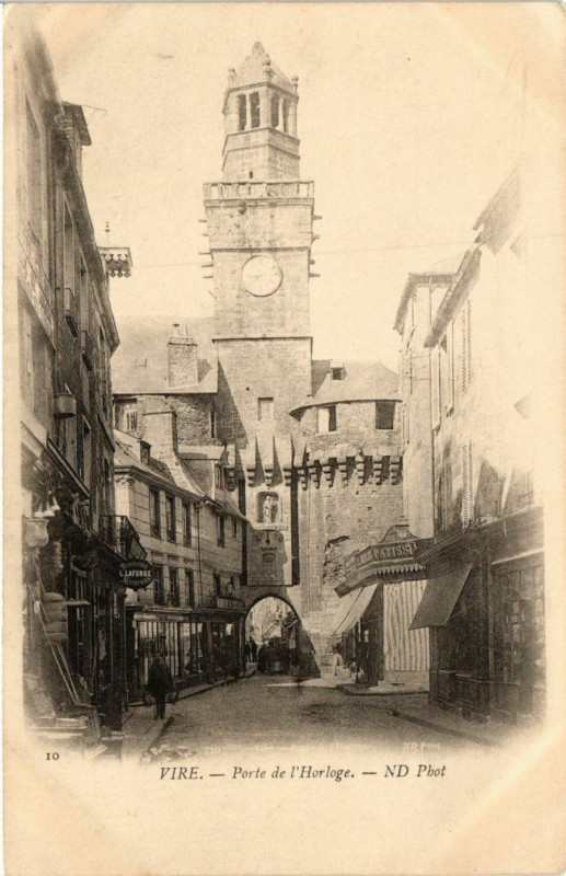 Carte postale ancienne Vire - Porte de l'Horloge