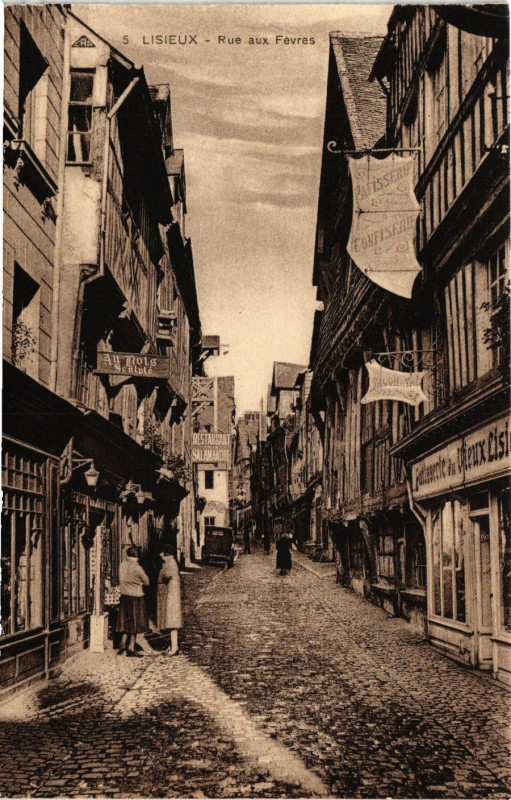 Carte postale ancienne Lisieux - Rue aux Fevres à Lisieux
